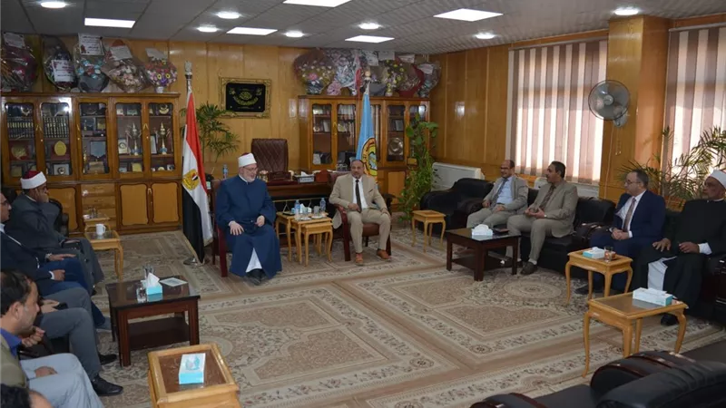 وكيل الأزهر ونائب رئيس الجامعة يبحثان تطوير العملية التعليمية بأسيوط