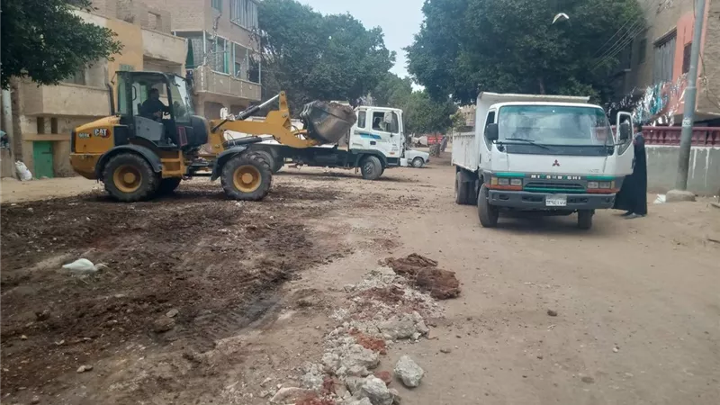 محافظ أسيوط: رفع 75 طن مخلفات وتراكمات هدم خلال حملة نظافة بطريق قرية الشناينة