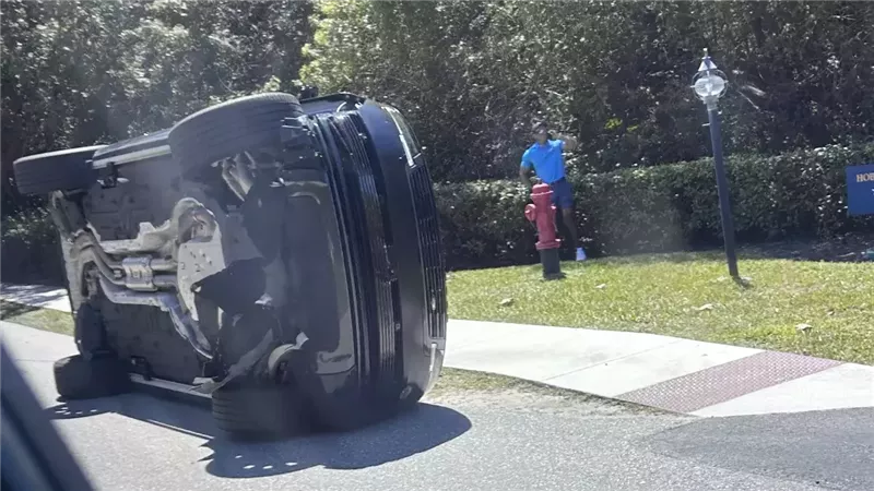 حادث سيارة وانقلابها.. توقيف نجم الجولف تايجر وودز بتهمة القيادة تحت التأثير 