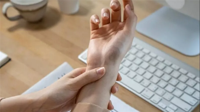	روتين يومي شامل لتخفيف ألم التهاب مفصل الإبهام بسرعة