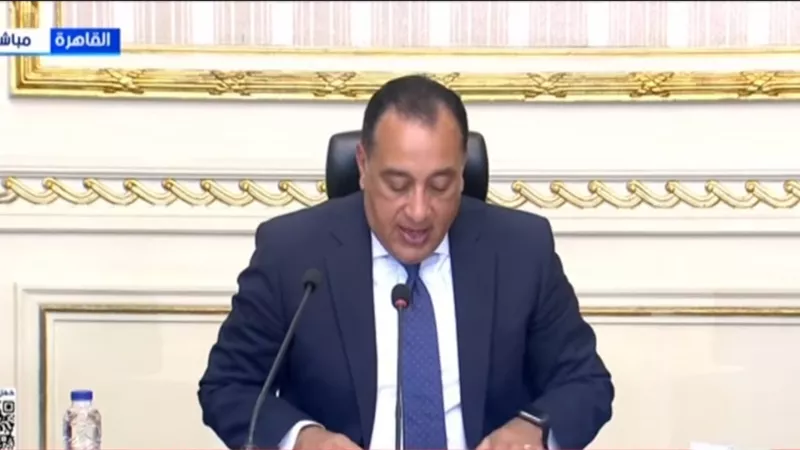 مدبولي: تقليل 30% من وقود السيارات وإبطاء المشروعات التي تستهلك البنزين