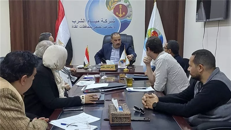 رئيس مياه القناة يجتمع بالشركة المنفذة لزراعة 330 فدانا من محطة معالجة سرابيوم