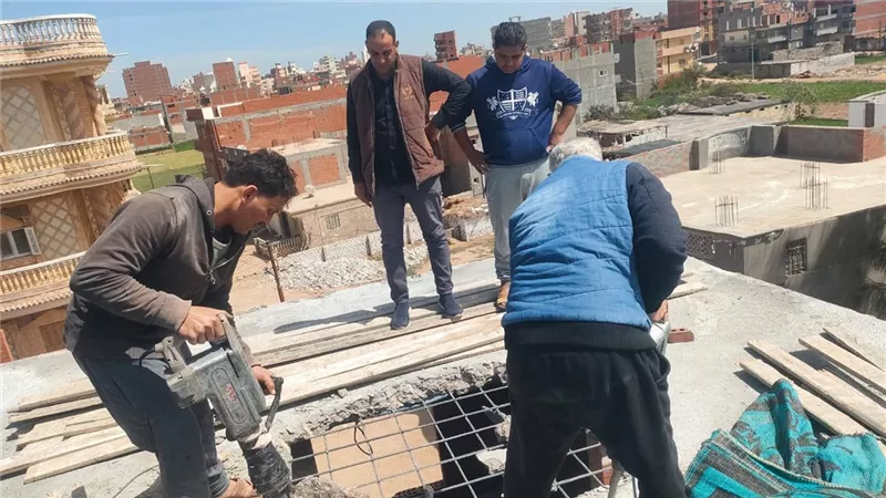 إزالة 3 حالات تعدي بناء مخالف بدون ترخيص بالدلنجات بالبحيرة