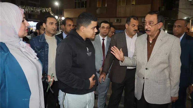 جولة مسائية لمحافظ سوهاج بحي شرق تُسفر عن رفع عدد من الإشغالات 