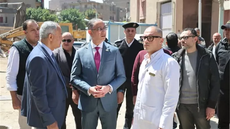 محافظ الجيزة يتابع انتظام سير العمل بمستشفى أم المصريين وتواجد الأطقم الطبية