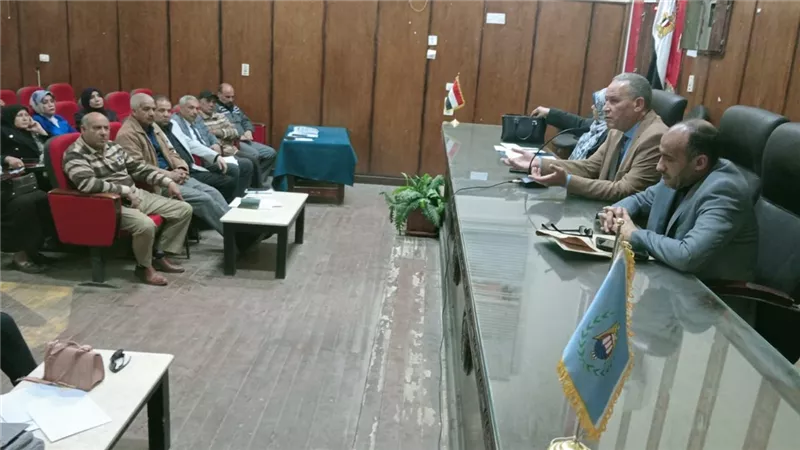وكيل تعليم أسيوط يجتمع بمديري الثانوي لمتابعة سير الدراسة