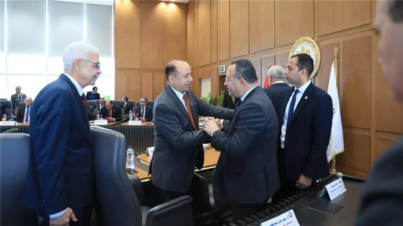 الأعلى للجامعات يناقش ترشيد الطاقة وربط البحث العلمي بالصناعة