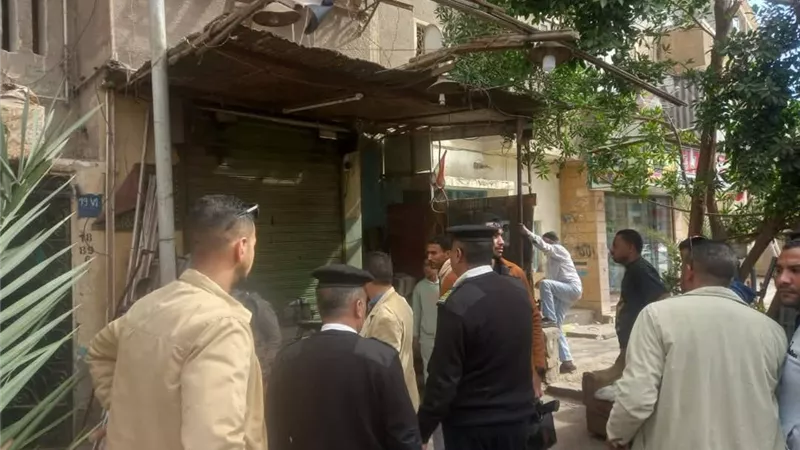 حملة مكبرة لرفع الاشغالات وفرض الانضباط بشارع النيل بالسويس 