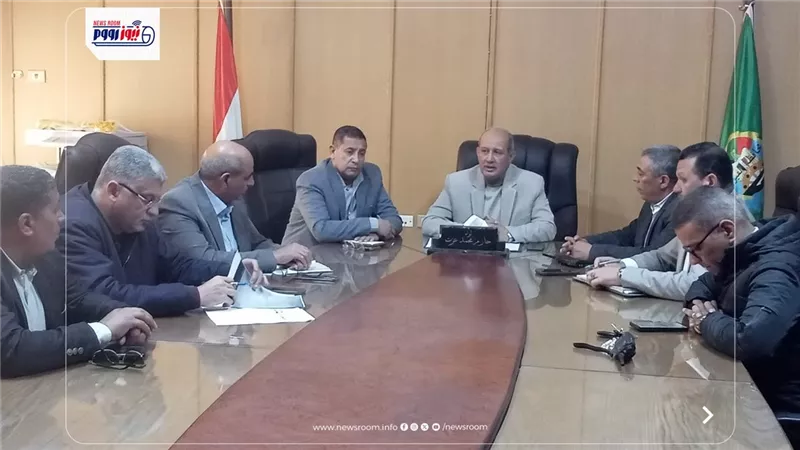 سكرتير عام الفيوم يعقد اجتماعاً لمتابعة تطبيق مواعيد غلق المحال العامة
