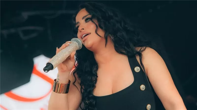بعد أزمة الألفاظ الخارجة.. سارة الزكريا تعود للغناء في مصر