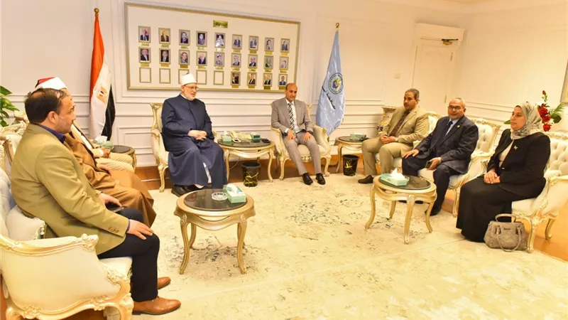 محافظ أسيوط يستقبل وكيل الأزهر ويؤكد دعم جهود بناء الوعي خلال مؤتمر 