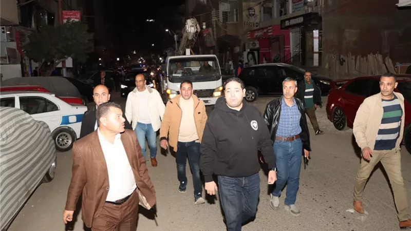 نائب محافظ بنى سويف يتابع ميدانيًا تفعيل غلق المحال والمنشآت التجارية 