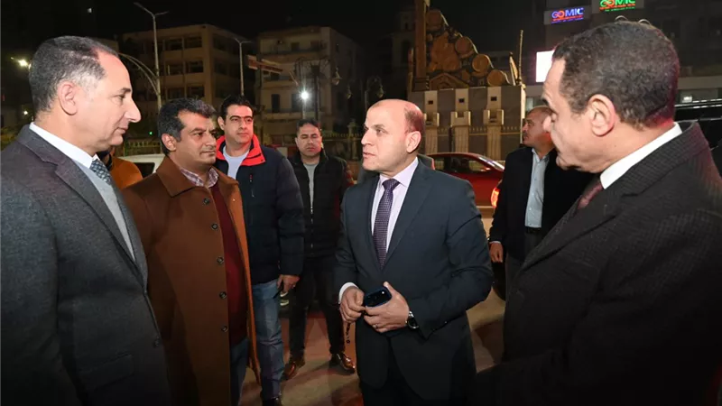 في أول أيام تطبيق قرار غلق المحال.. محافظ الغربية في جولة ليلية بشوارع حي أول 