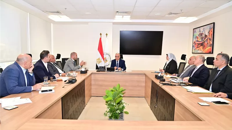 وزير الري يلتقي عددًا من أعضاء مجلس النواب لمناقشة طلبات المواطنين