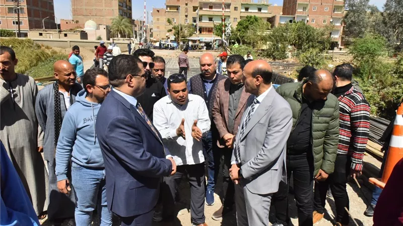 محافظ أسيوط يواصل متابعته لمعدلات تنفيذ كوبري الحواتكة بمنفلوط تمهيدا لتشغيله