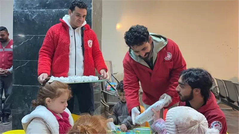 3500 طن.. الهلال الأحمر يطلق مساعدات من مصر إلى غزة ويستقبل المصابين