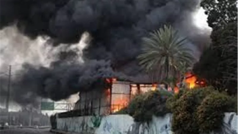 النقب تشتعل.. صاروخ إيراني يستهدف مصنع كيماويات جنوب إسرائيل ويصيب عاملًا