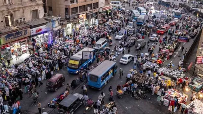 كيف يخفف قرار العمل أونلاين الأحد أسبوعياً تداعيات الحرب الراهنة على المصريين؟