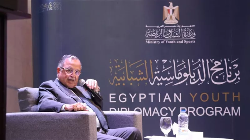 وزير الرياضة يهنئ نبيل فهمي بتوليه منصب الأمين العام لجامعة الدول العربية