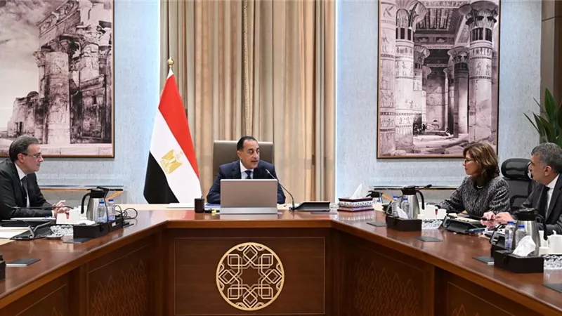 مدبولي يستعرض المنظومة المقترحة لتطوير وتأهيل الكوادر بالجهاز الإداري للدولة 
