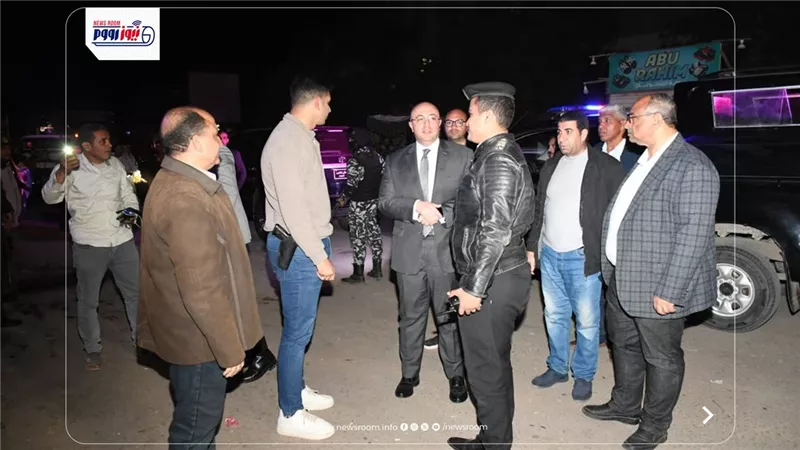 محافظ الفيوم يقوم بجولة ليلية لمتابعة التزام المحال التجارية والمطاعم 