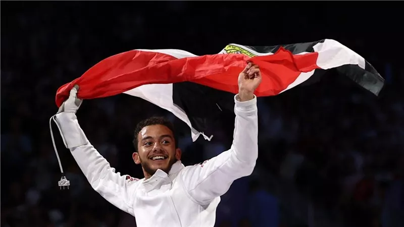 والد البطل محمد السيد: فرحتي لا توصف وأطالب الدولة برعاية تليق بإنجازه 