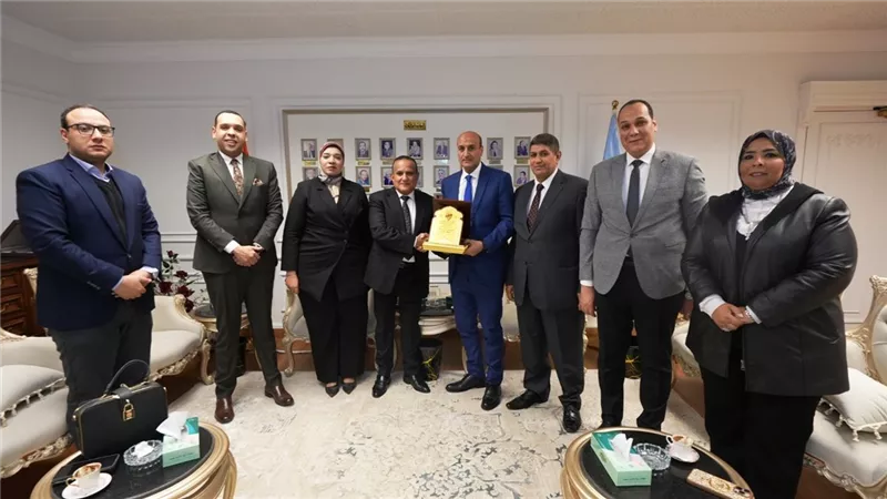 محافظ أسيوط يلتقي وفد النيابة الإدارية ويشيد بدورهم في ترسيخ العدالة