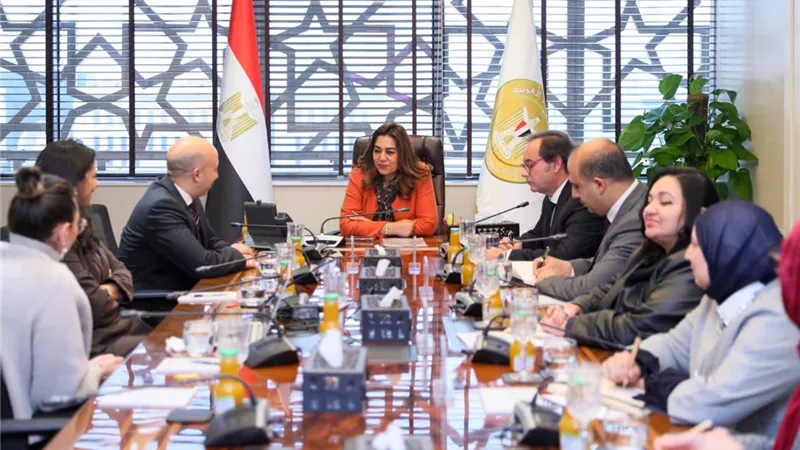 منال عوض: نحرص على دعم توجه القطاع الخاص نحو خفض الانبعاثات الكربونية 