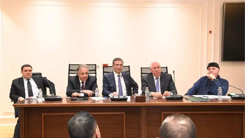 علاء فاروق يستعرض خطة الأمن الغذائي أمام 