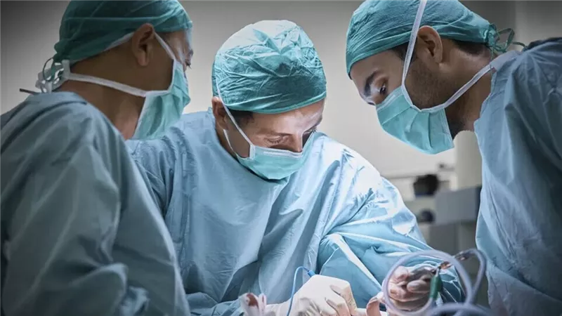 سبق طبي.. تقنية 5 دقائق تنقذ حياة المرضى في وحدة الإيكمو بقصر العيني