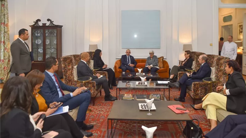 مصر وبريطانيا تبحثان تعزيز الاستثمارات الخضراء ومنصة الطاقة المتجددة