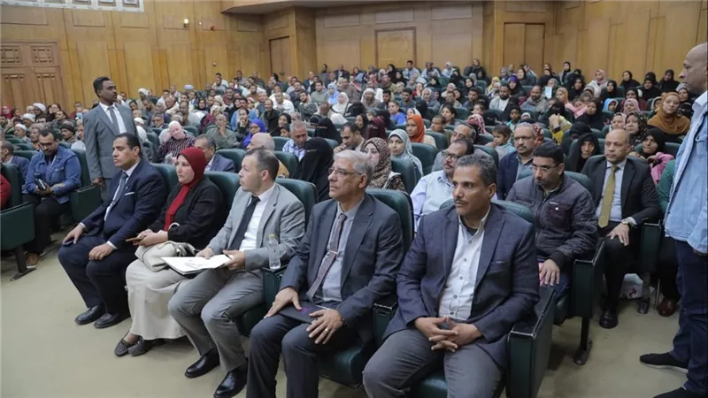 263 شكوى وطلبا أمام محافظ قنا.. لقاء مفتوح لتعزيز جودة الخدمات الحكومية
