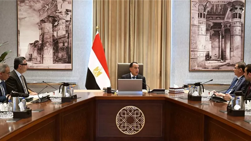 مدبولي يتابع توافر السلع الاستراتيجية ويوجه بالتوسع في المنافذ وضبط الأسواق