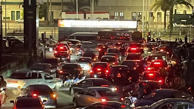 زحام مروري بمحاور رمسيس وكثافات بالمناطق المجاورة     