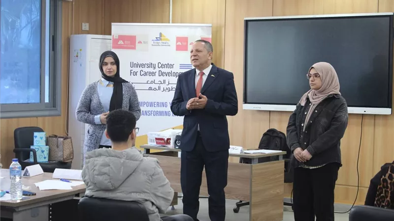 رئيس جامعة دمياط يتفقد المركز الجامعي للتطوير المهني لمتابعة مبادرة Be Ready