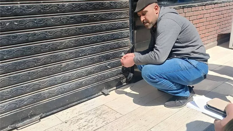 الوحدة المحلية بكوم حمادة تشن حملة صاعقة.. غلق وتشميع 60 محل مخالف