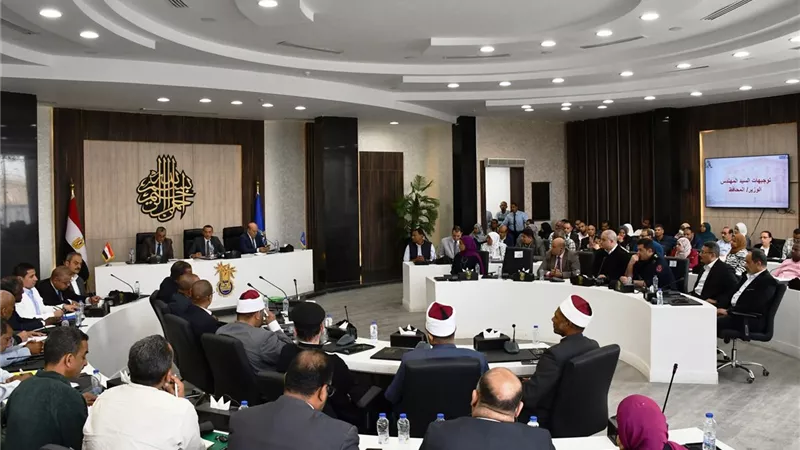 رسائل هامة لمحافظ أسوان أثناء ترأسه للإجتماع الدورى للمجلس التنفيذى للمحافظة