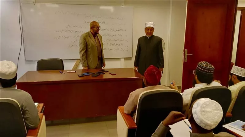 رئيس أكاديمية الأزهر يتفقد الدورات التدريبية للأئمة والدعاة وأعضاء لجان الفتوى