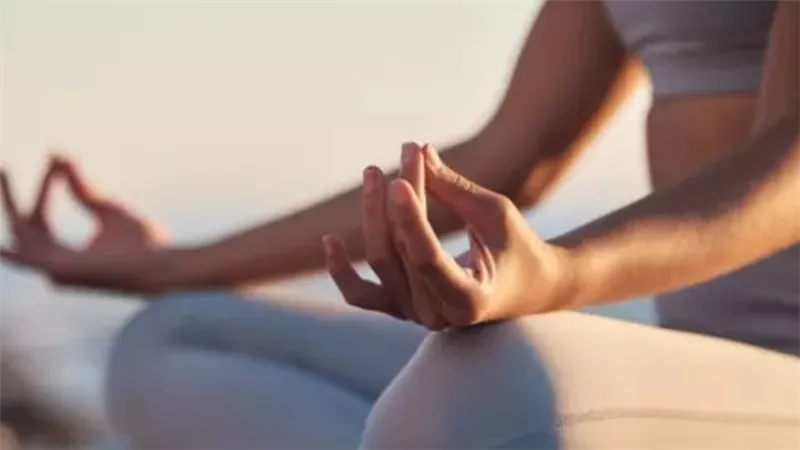 هل تعانين الأرق.. اليوجا تكون الحل الطبيعي لنوم أفضل