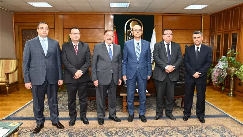 رئيس جامعة أسيوط يستقبل وفد محكمة استئناف أسيوط لتعزيز التعاون المشترك