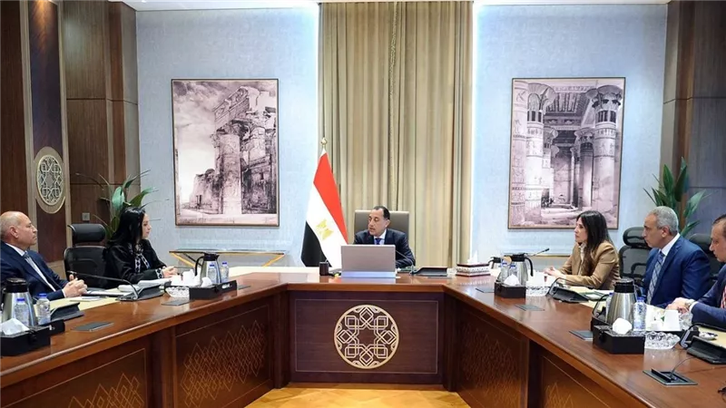 رئيس الوزراء يتابع إجراءات تنفيذ التوجيهات الرئاسية بطرح وحدات سكنية بالإيجار