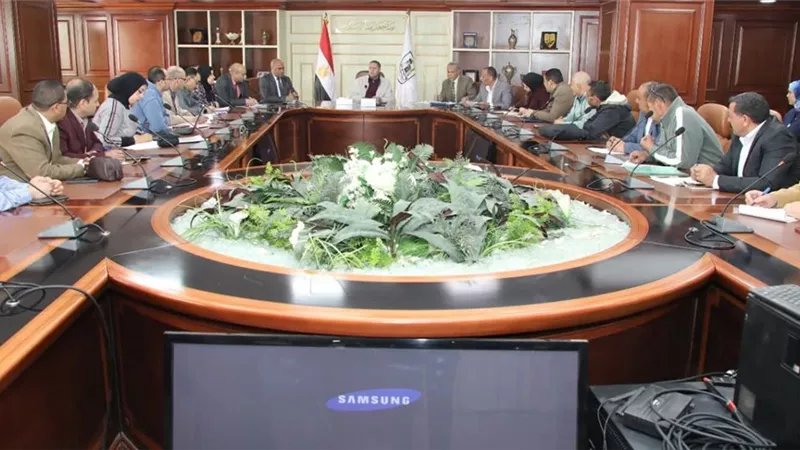 بنى سويف: بحث إمكانية إسناد إدارة مصانع المخلفات الصلبة للوحدات المحلية