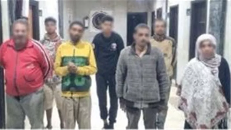 ضبط 10 متهمين باستغلال 12 طفلا في أعمال التسول بالجيزة 