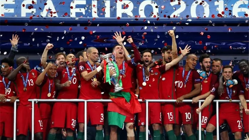 رونالدو: فخور بتمثيل البرتغال واحتفال بالقرن الطويل لكرة القدم البرتغالية