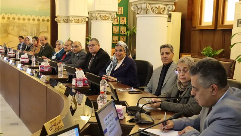 مجلس جامعة الإسكندرية يبحث ترشيد الطاقة ويقر حزمة قرارات أكاديمية  