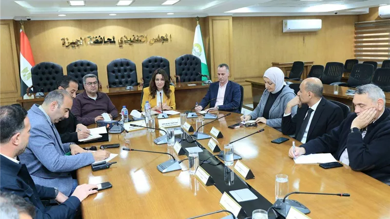 نائب محافظ الجيزة تترأس لجنة بحث تطوير الخدمات بمنطقة حدائق الأهرام 
