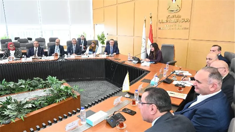 وزيرة الإسكان تتابع مبيعات المشروعات السكنية وتعزز الشراكة مع القطاع الخاص