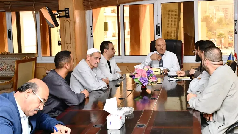 محافظ أسوان يعلن تخفيض عاجل لأسعار اللحوم إلى 380 جنيه للكيلو