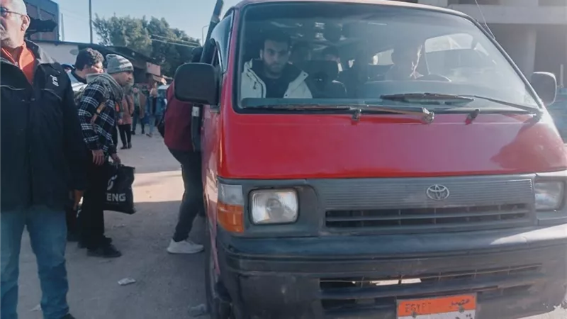 محافظ الشرقية يتدخل فوراً لإنهاء زحام موقف منيا القمح ويعزز وسائل النقل