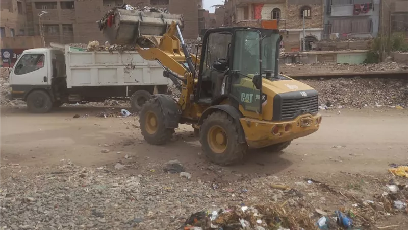 بتوجيهات محافظ قنا.. رفع 60 طنًا من المخلفات بأبوتشت حمادي